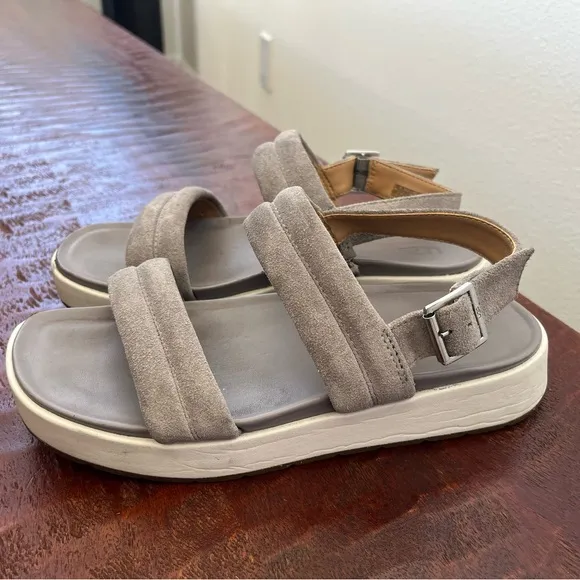 UGG Lynnden Suede Gray &amp; white Strappy Platform Sandals Sz 7.5