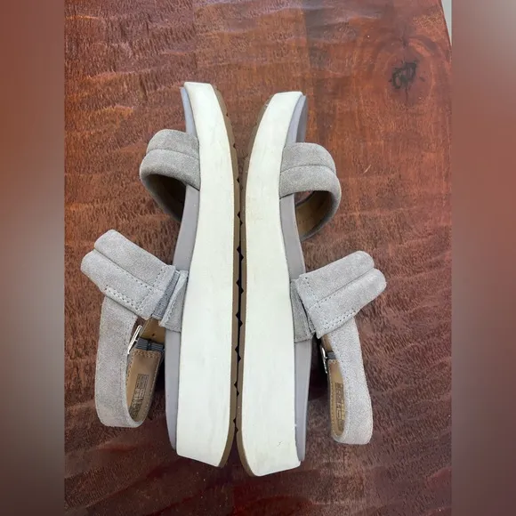 UGG Lynnden Suede Gray &amp; white Strappy Platform Sandals Sz 7.5