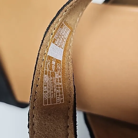 UGG Neusch Sandals Platforms Shoe Adjustable Strap Suede Leather Rafia Black 9