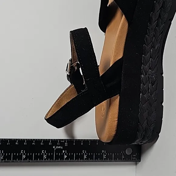 UGG Neusch Sandals Platforms Shoe Adjustable Strap Suede Leather Rafia Black 9