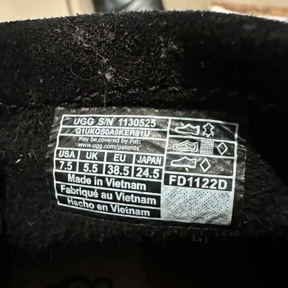 UGG Women's Black NWOT Josefene Cuff Ankle  Suede Bootie