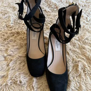 Valentino Garavani Black Heels with Intricate Straps