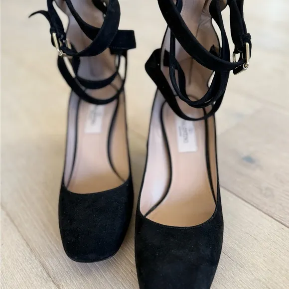 Valentino Garavani Black Heels with Intricate Straps