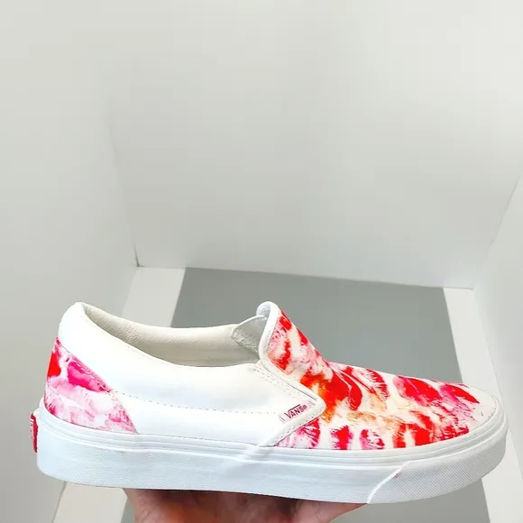 Vans Pride Classic Slip Ons, NWT,‎ Size 10M| EUR 43