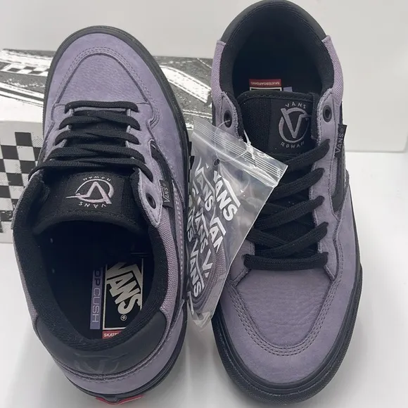 Vans WMNS RowanNubuck Light Purple/BlackVN0A5JICBI6 Sneakers