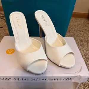 Venus Women's White Heeled Sandals— Size 8- New in Box