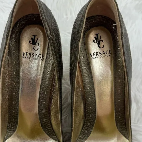 Versace Jeans Couture Metallic Round Toe Pebbled Leather Heeled Pumps