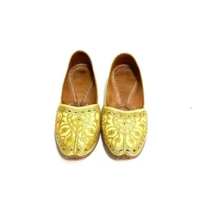 Vintage 1970s men’s gold leather Indian Punjabi jutti wedding shoes
