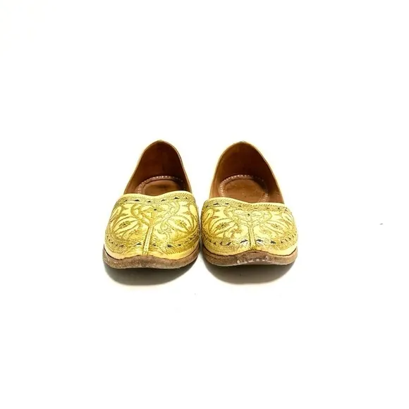 Vintage 1970s men’s gold leather Indian Punjabi jutti wedding shoes