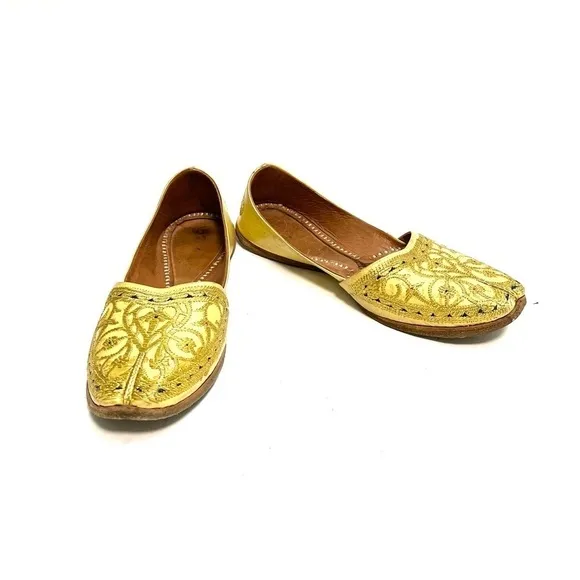 Vintage 1970s men’s gold leather Indian Punjabi jutti wedding shoes