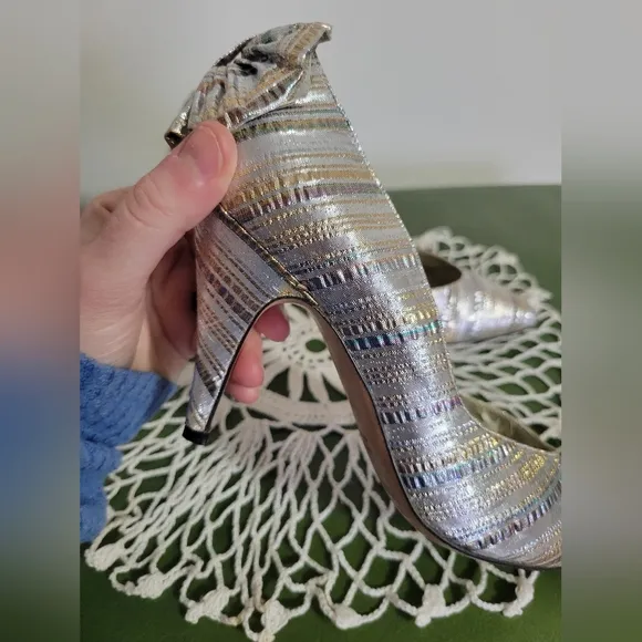 Vintage 1980s J. Renee Metallic Silver Gold W/ Pastels Bow Heel Striped Heels 7