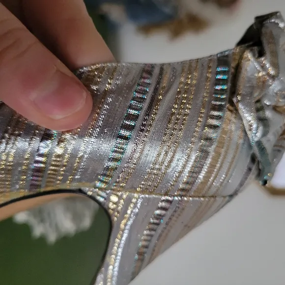 Vintage 1980s J. Renee Metallic Silver Gold W/ Pastels Bow Heel Striped Heels 7