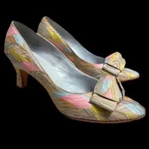 Vintage 70’s I. Magnin Silk Green Brown Pattern Heeled Pumps with bow Size 6B