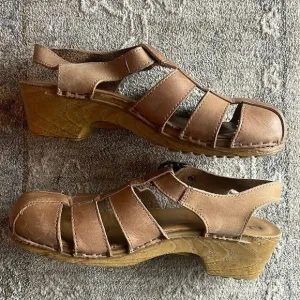 Vintage L.L. BEAN leather strappy sandals