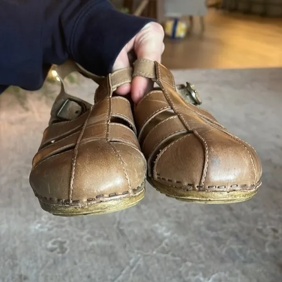 Vintage L.L. BEAN leather strappy sandals
