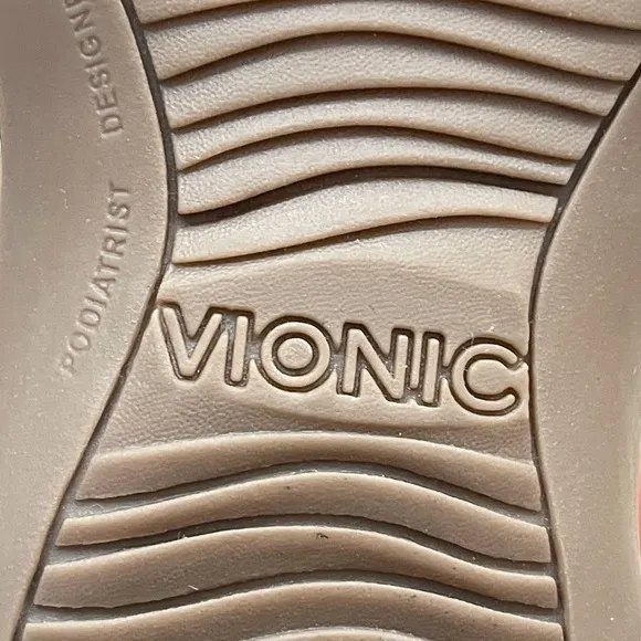 Vionic Jodie metallic silver sandals flats shoes size 6