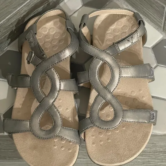 Vionic Jodie metallic silver sandals flats shoes size 6