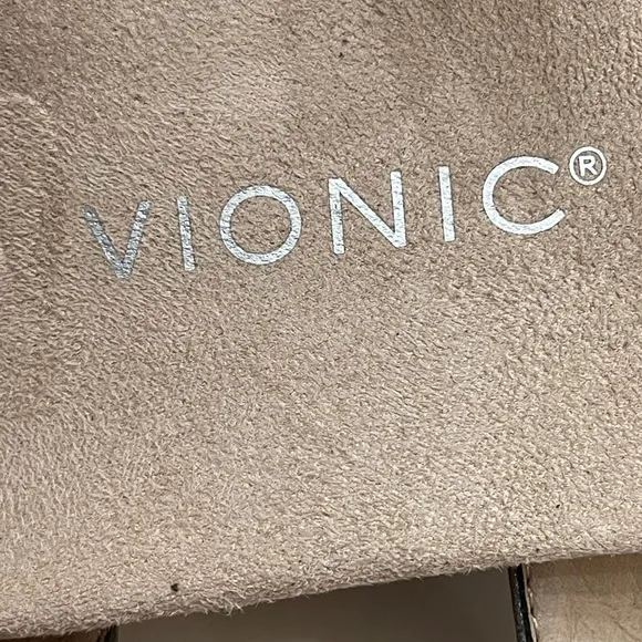 Vionic Jodie metallic silver sandals flats shoes size 6