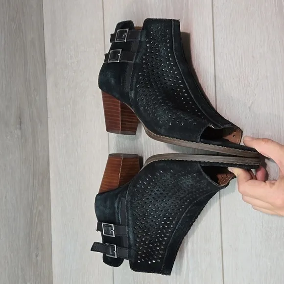 Vionic Women Chryssa Ankle Leather Heels Open Toe shoes sz 8