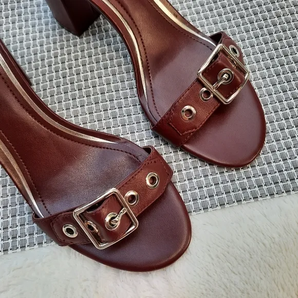 White House Black Market Ryder Grommet Buckle Ankle Strap Heels Sandal 6.5