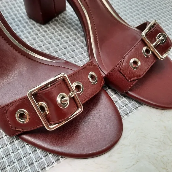 White House Black Market Ryder Grommet Buckle Ankle Strap Heels Sandal 6.5
