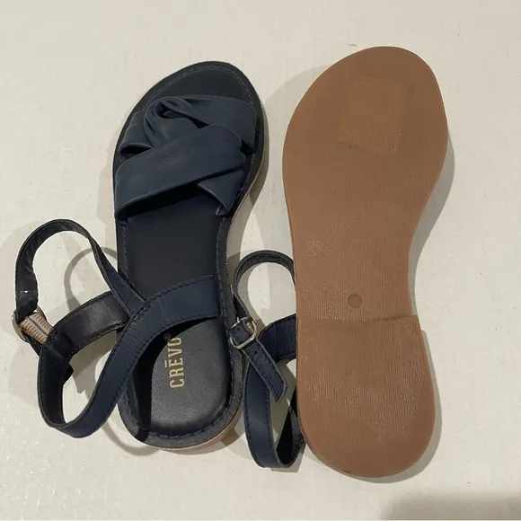 Women’s Crevo Lark Blue Leather Sandals Size 8.5 US!