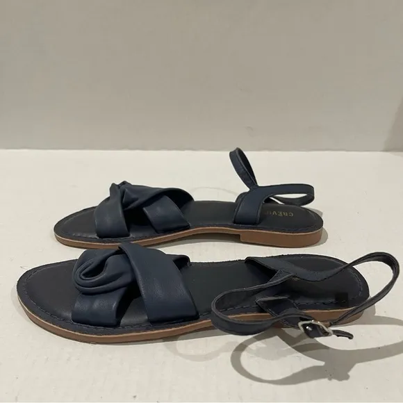 Women’s Crevo Lark Blue Leather Sandals Size 8.5 US!