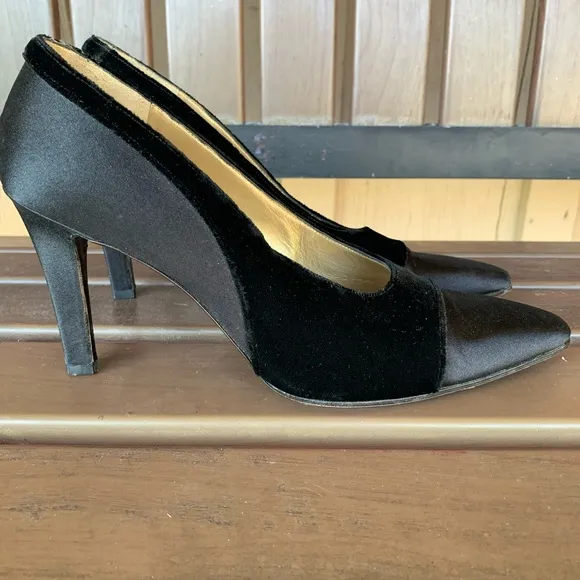 Yves Saint Laurent Black Satin Velvet Pumps-Women’s Size 7.5-3 1/2 in. Heel