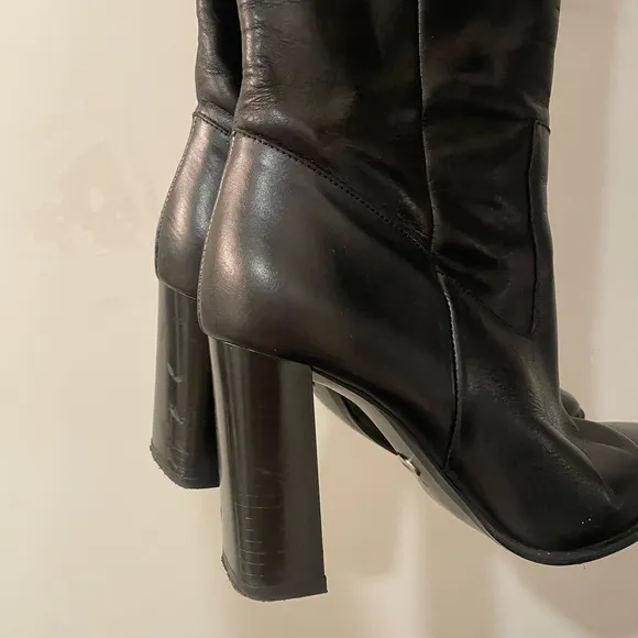 ZARA GENUINE LEATHER KNEE HIGH BOOTS Size 40 ( US 9)