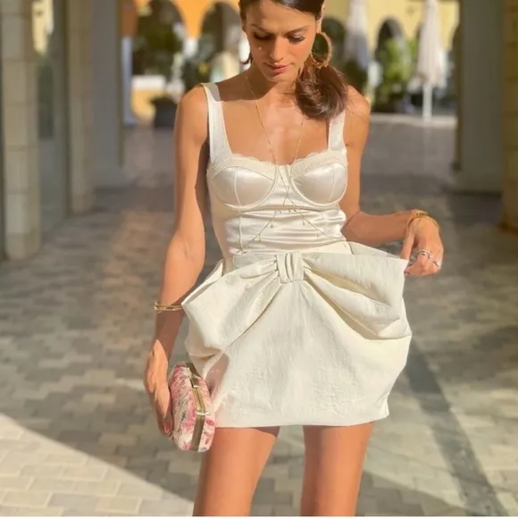 Zara * Voluminous Bow Mini Skirt Ecru