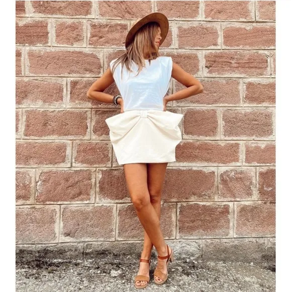 Zara * Voluminous Bow Mini Skirt Ecru